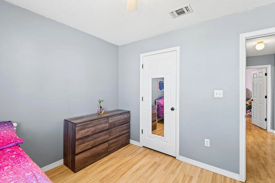 Photo of 560 Rough Leaf Lane