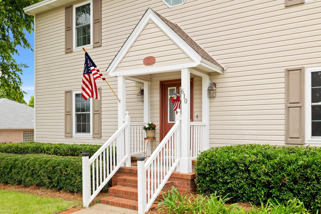 Photo of 610 W Lynn Brook