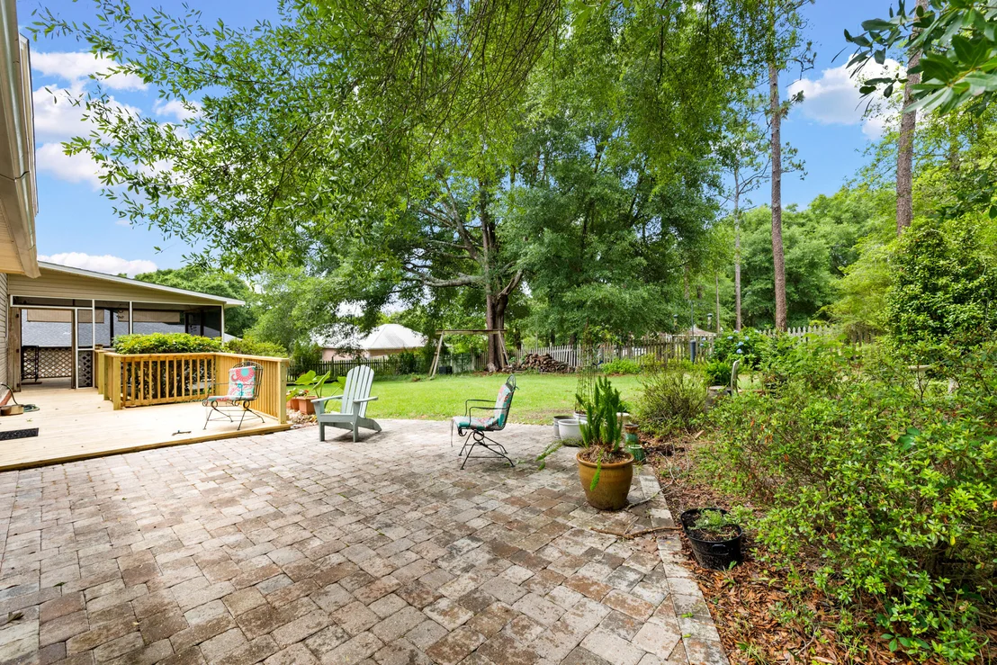 Photo of 610 W Lynn Brook