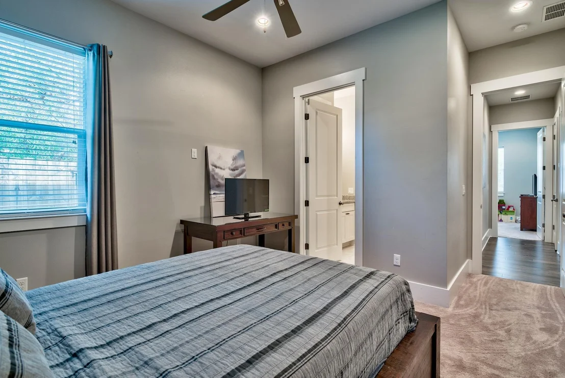 Photo of 989 Forest Shore Drive