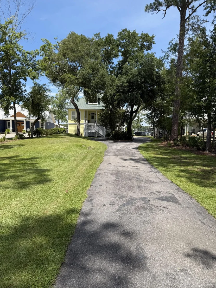 Photo of 1422 Lagrange Road