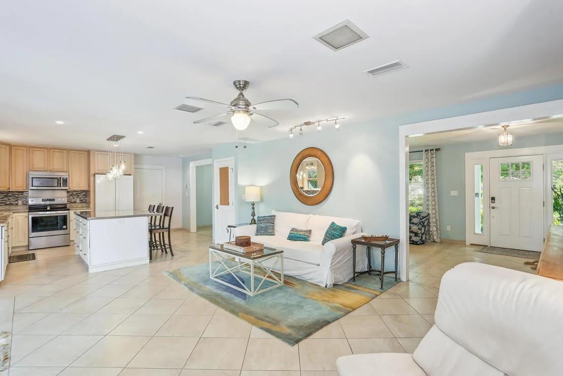 Photo of 424 Dracena Way