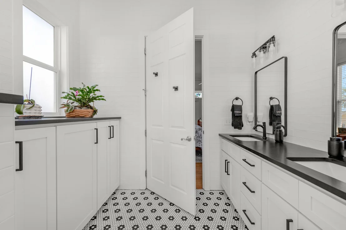 Photo of 1422 Lagrange Road
