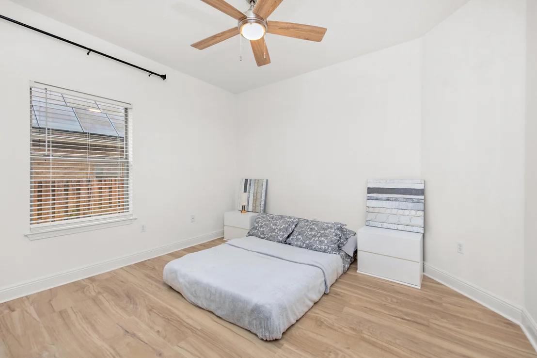 Photo of 653 Red Fern Road