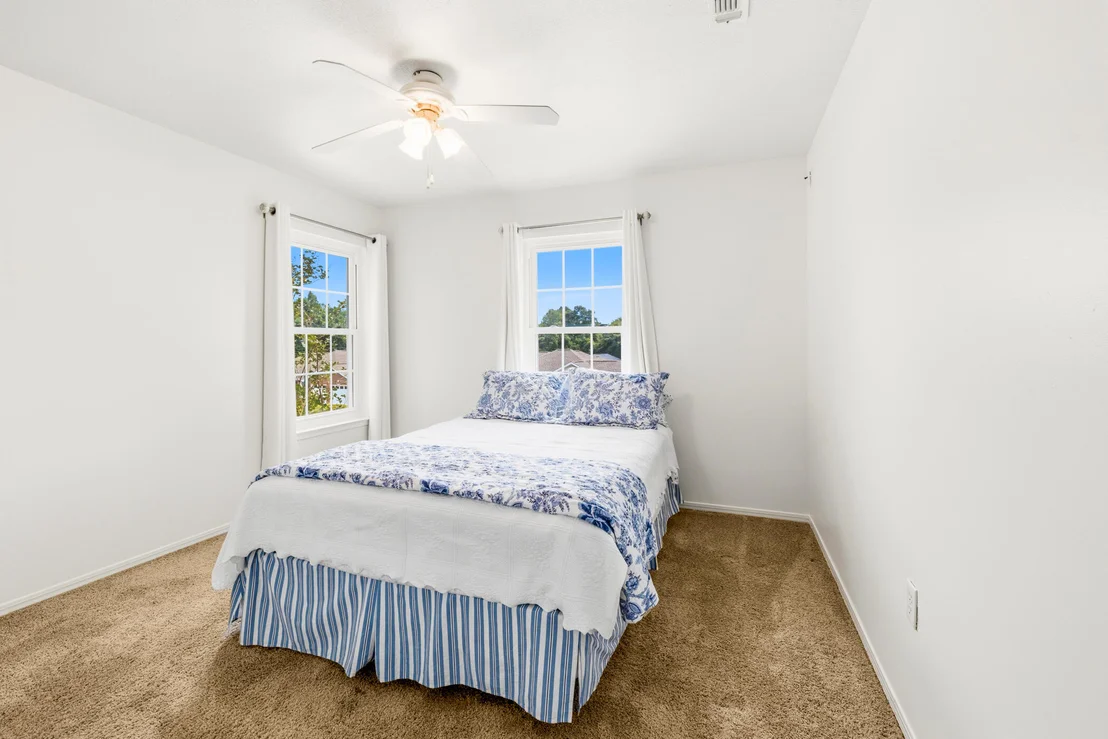 Photo of 610 W Lynn Brook