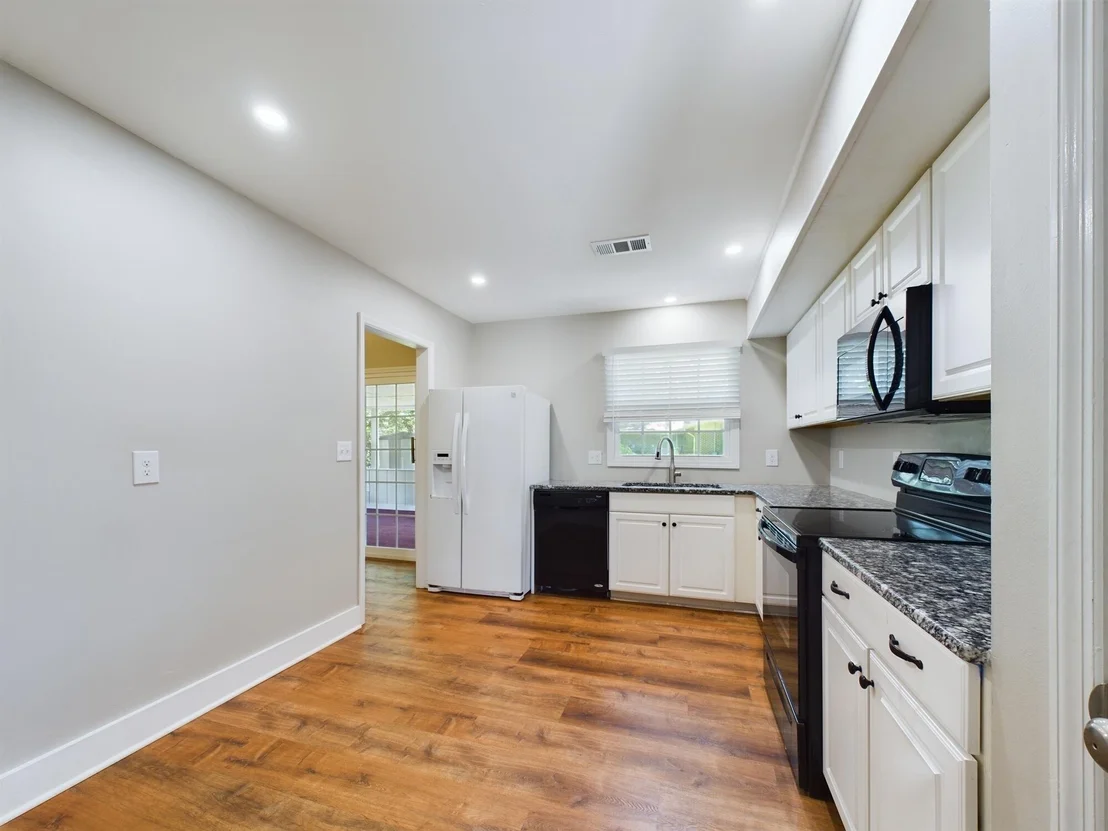 Photo of 1011 Julia Avenue