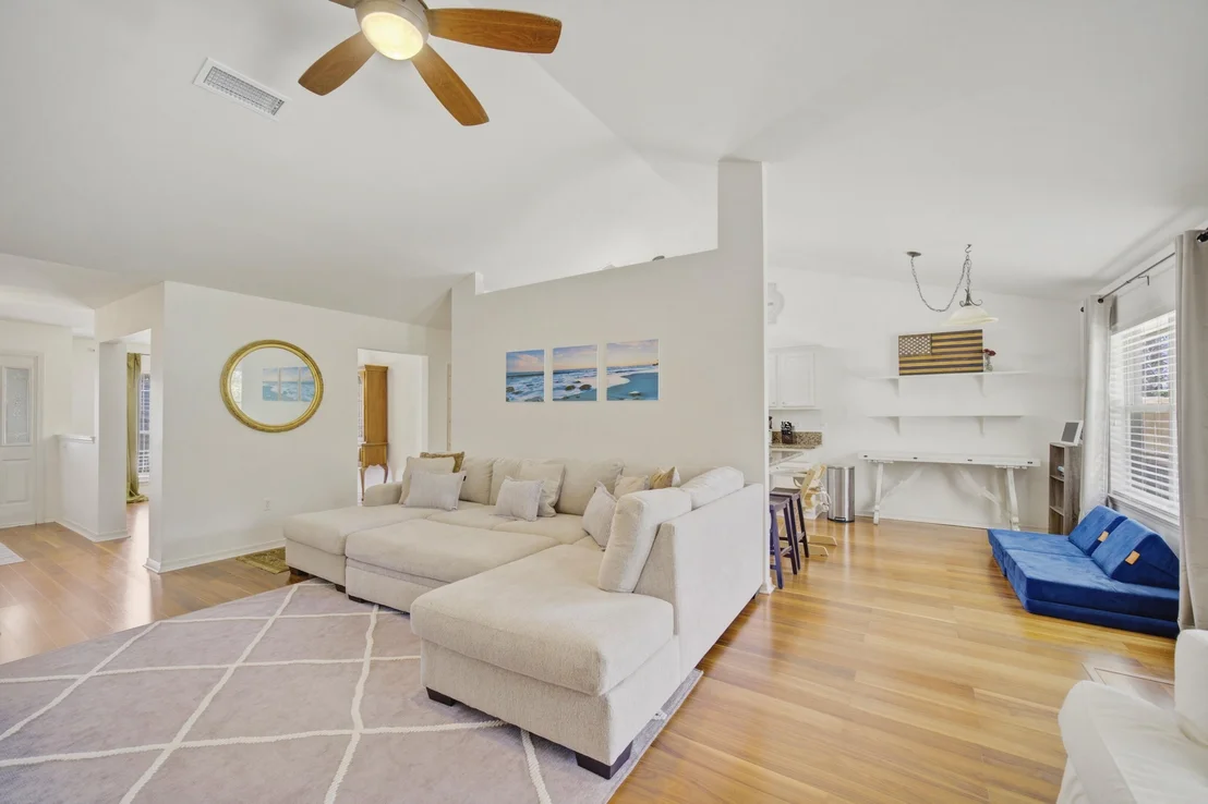 Photo of 346 Louise Circle