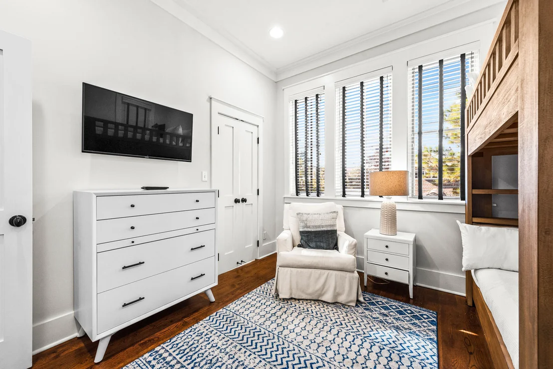 Photo of 30 N Shingle Lane