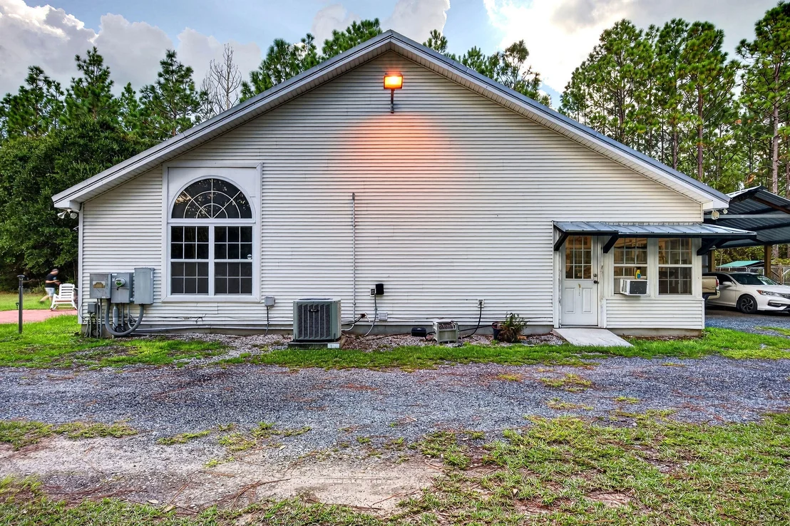 Photo of 635 Southside Drive