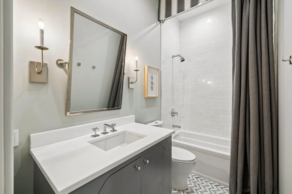 Photo of 179 E Kingston Road