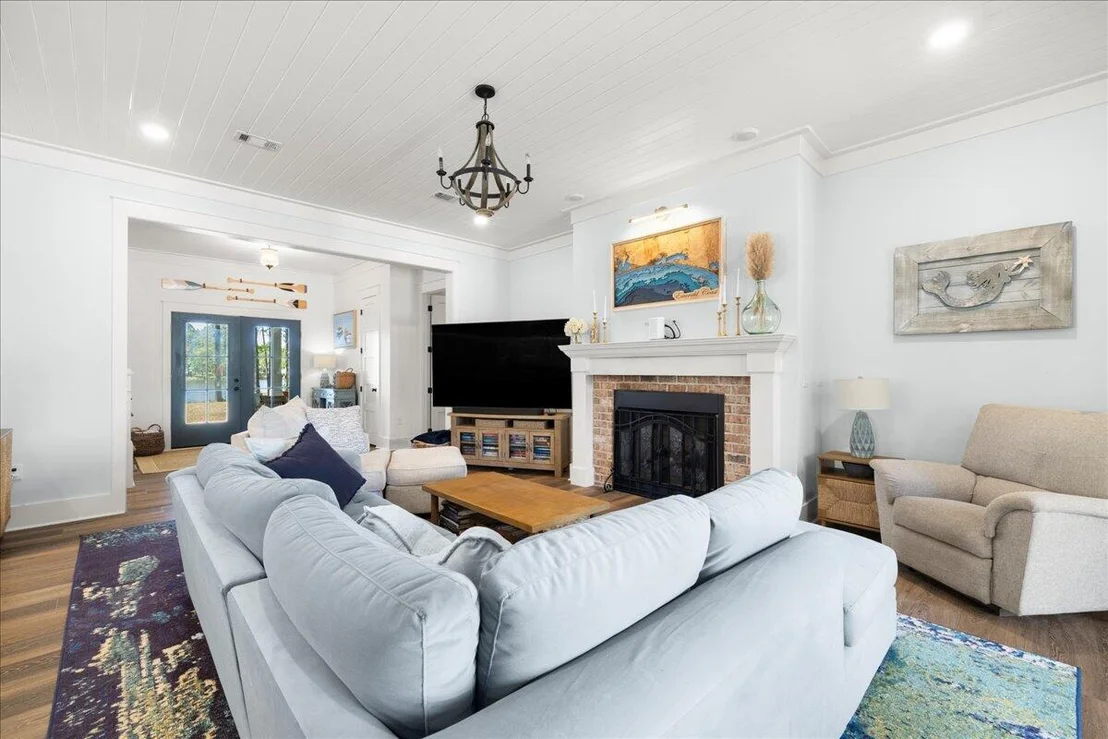 Photo of 103 W Bayou Forest Drive