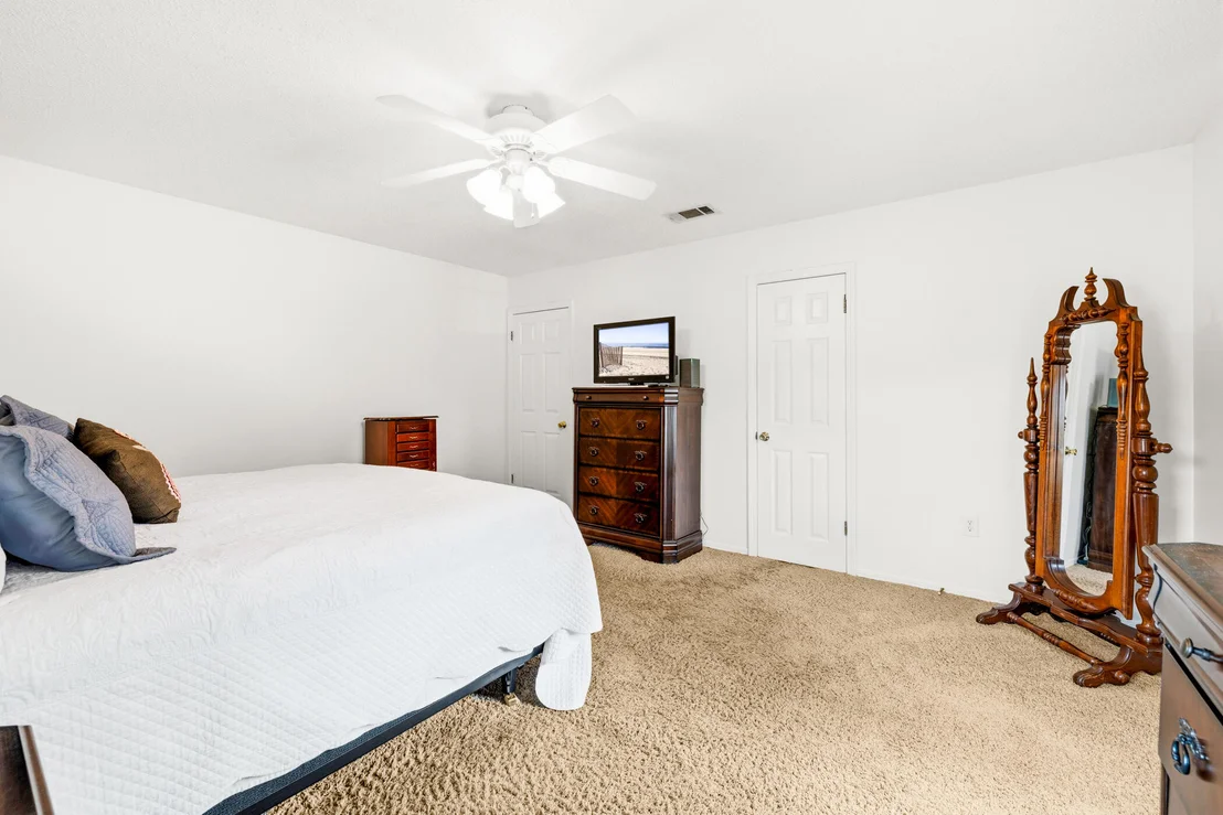 Photo of 610 W Lynn Brook