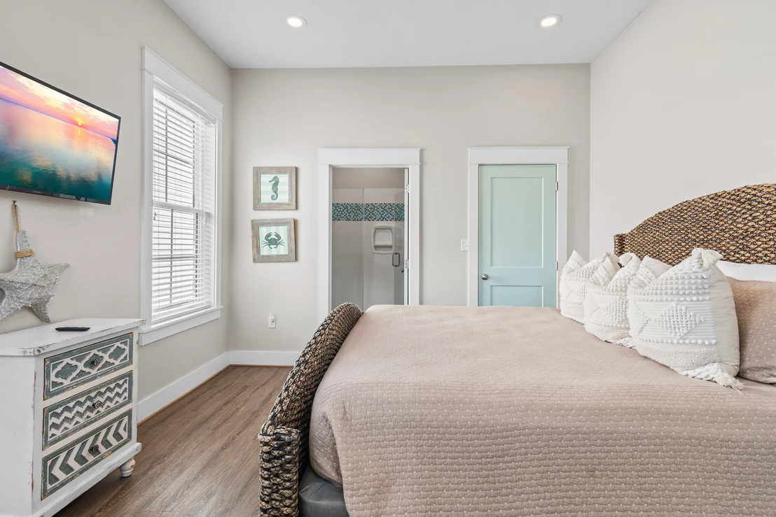 Photo of 240 Driftwood Road