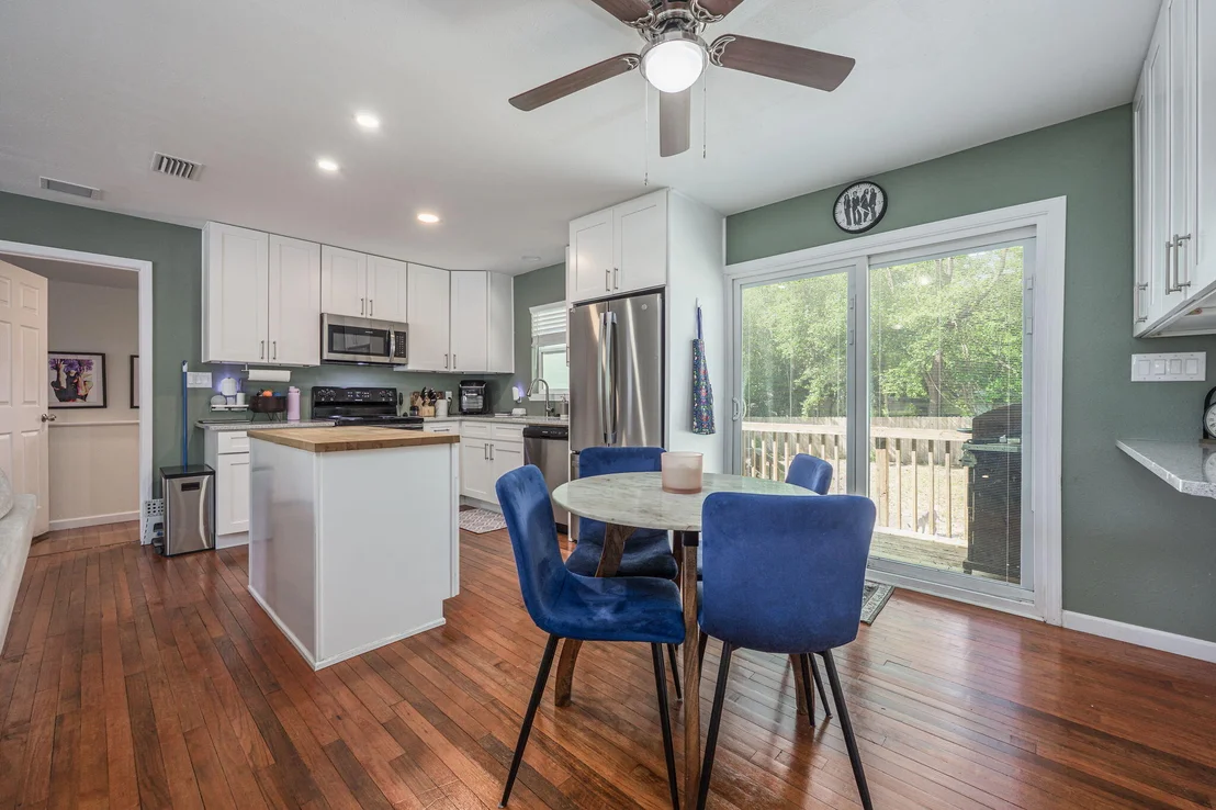 Photo of 161 W North Avenue