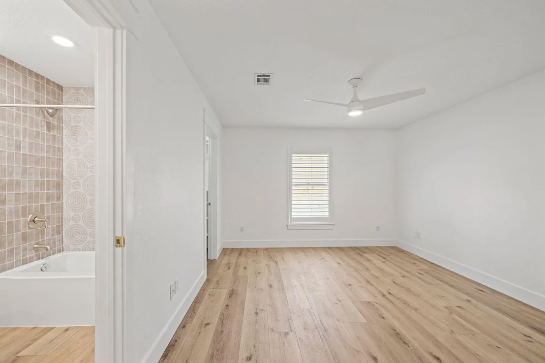 Photo of 497 Walton Way