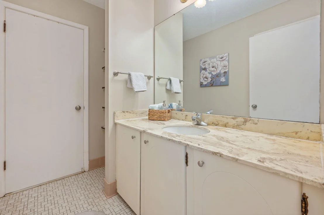 Photo of 1005 Julia Avenue