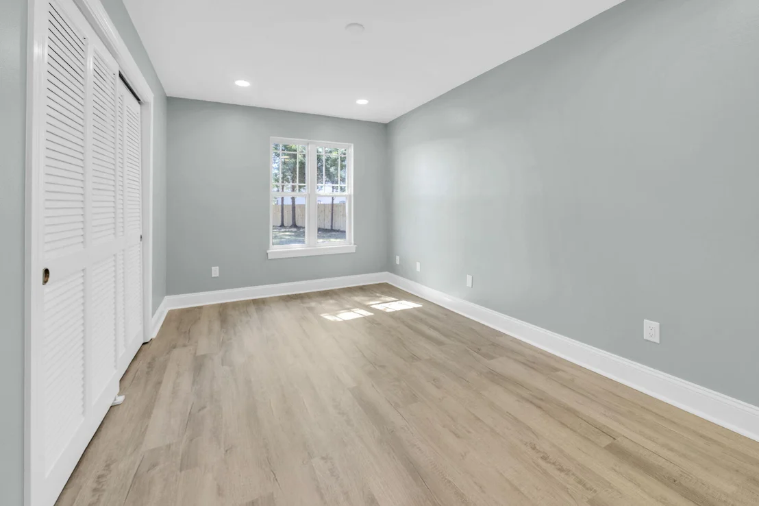 Photo of 845 N Lakeside Drive