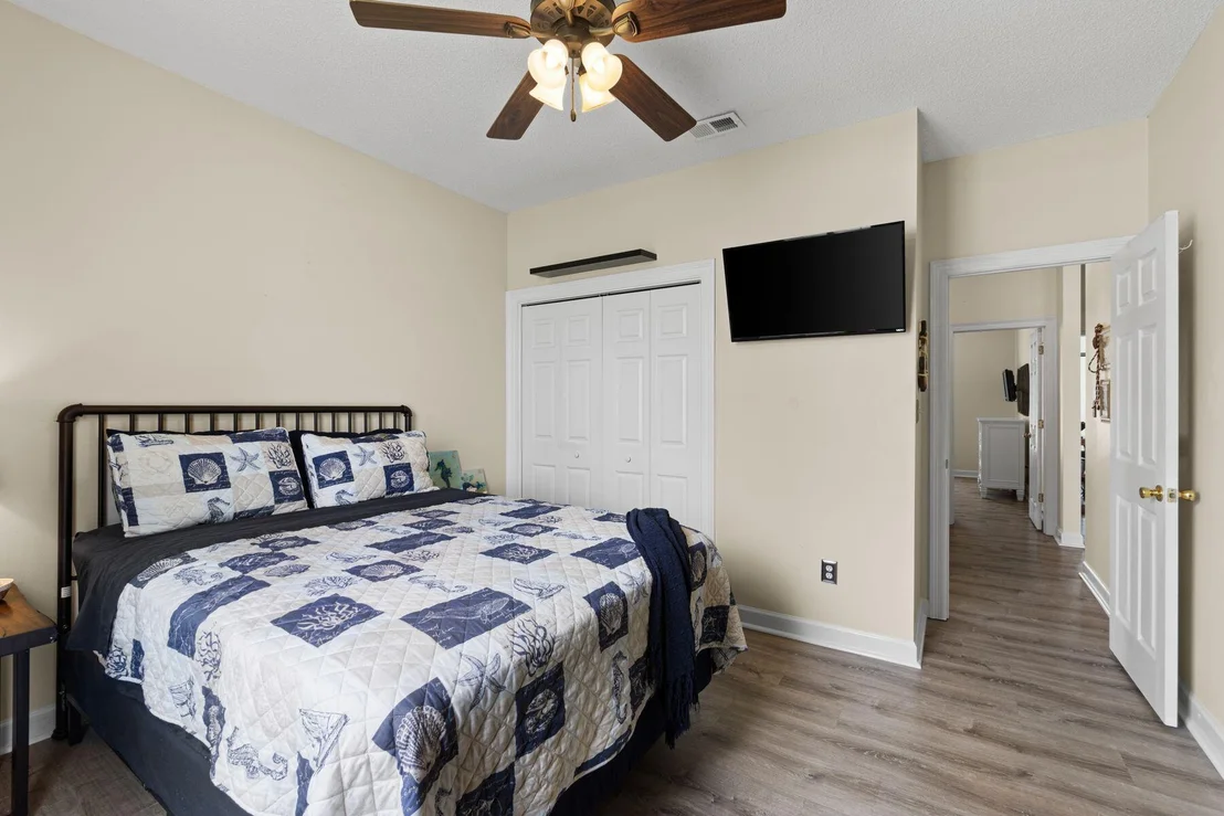 Photo of 180 Bonaire Boulevard