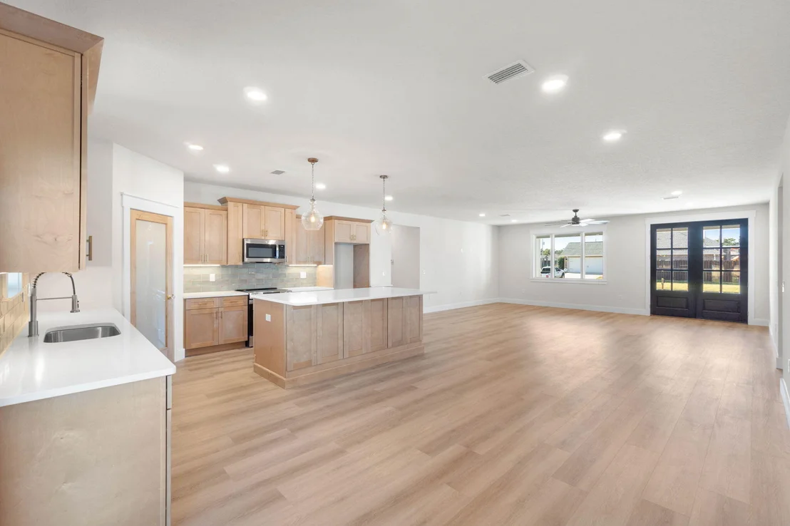 Photo of 1370 Central Parkway