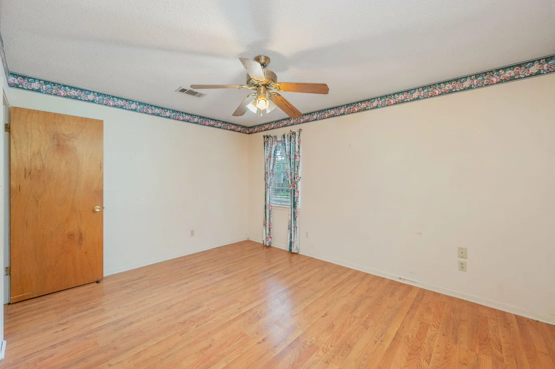 Photo of 17 8th Avenue