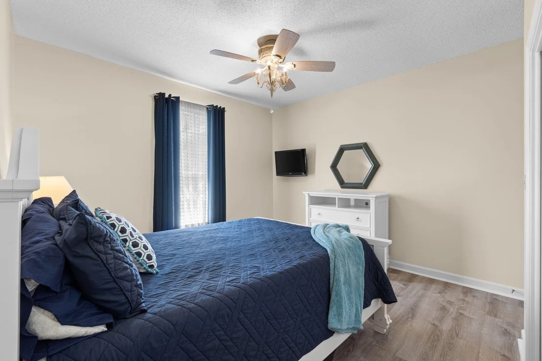 Photo of 180 Bonaire Boulevard
