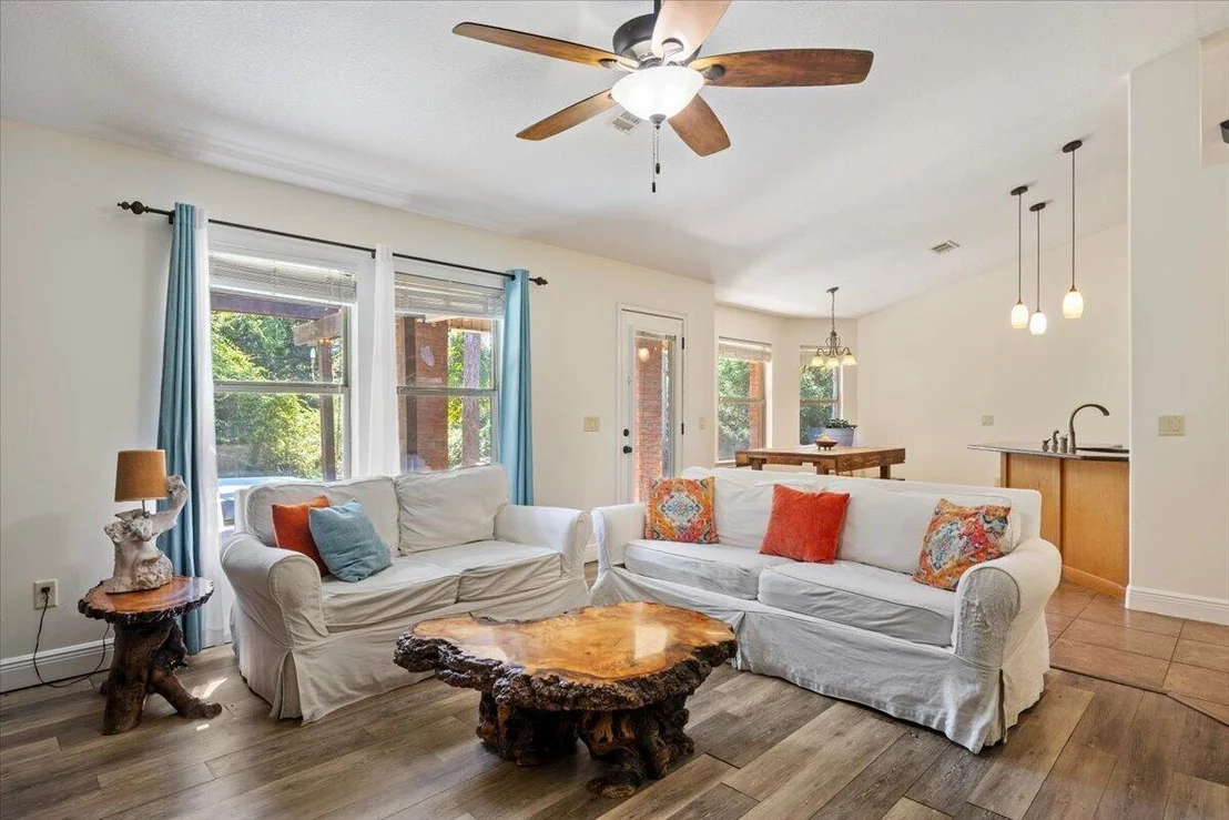Photo of 2296 Valley Road