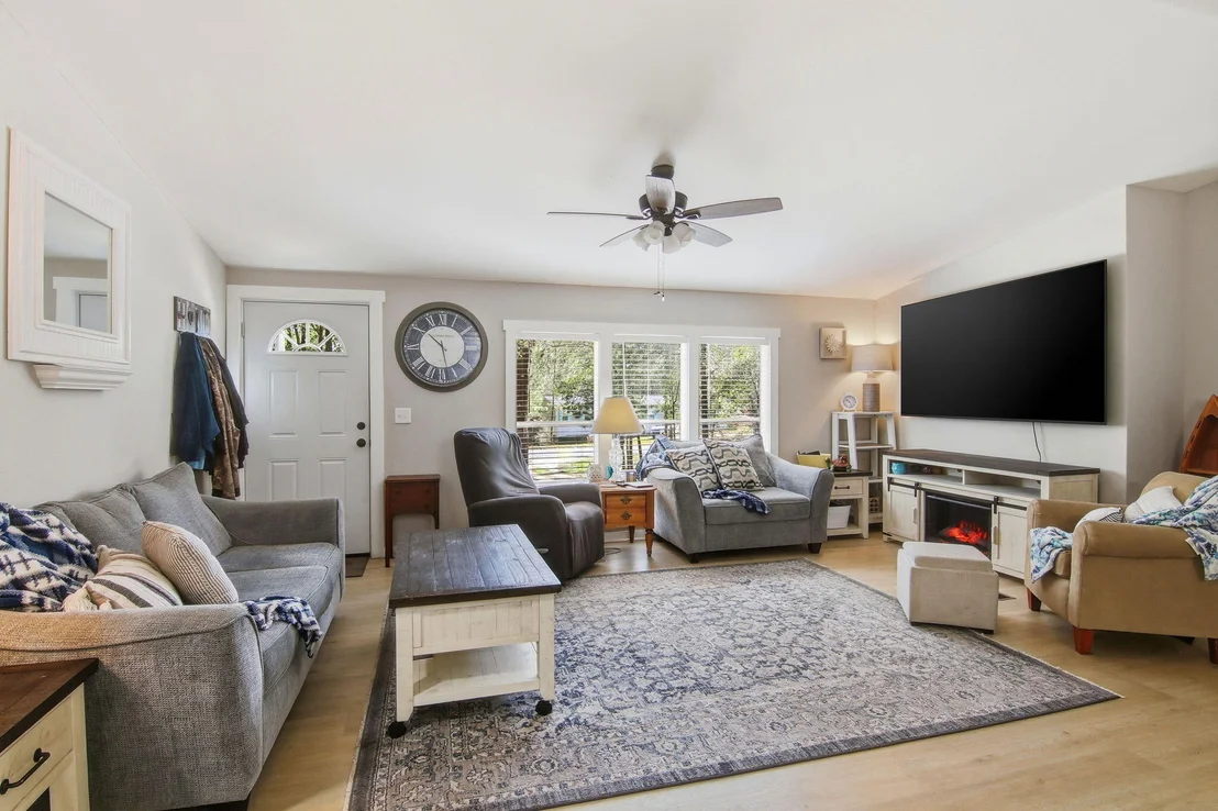 Photo of 6108 Old River Road
