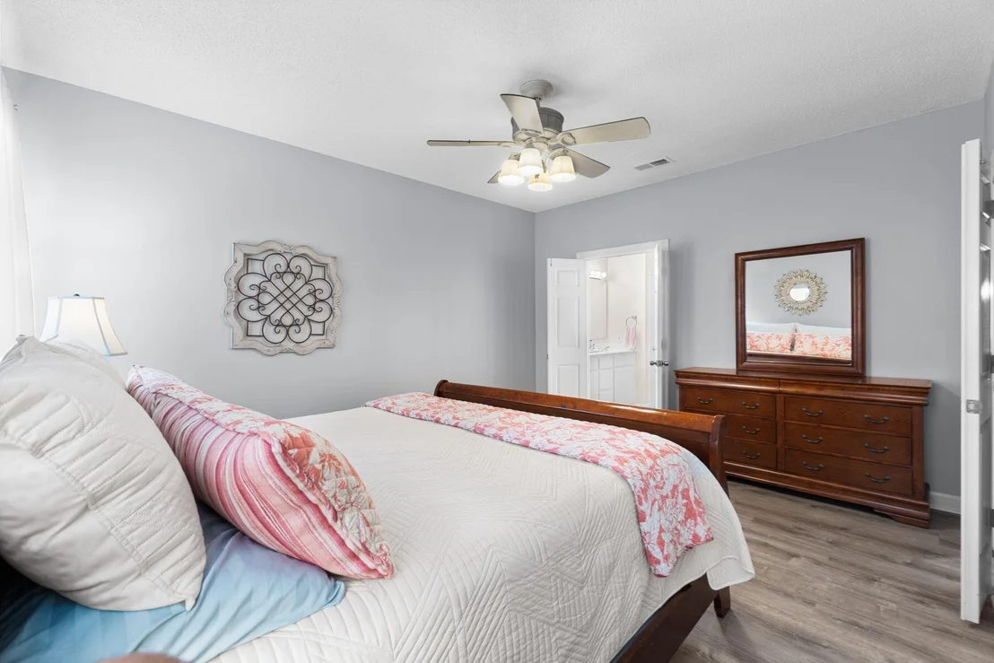 Photo of 180 Bonaire Boulevard