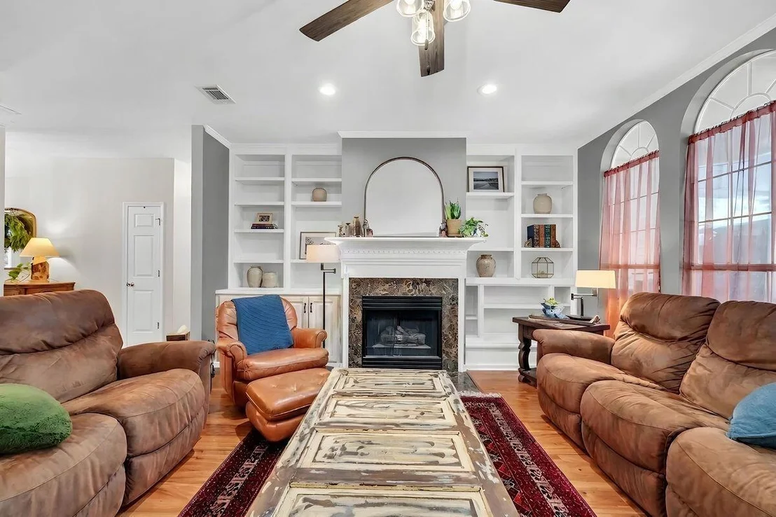 Photo of 4423 Windlake Drive