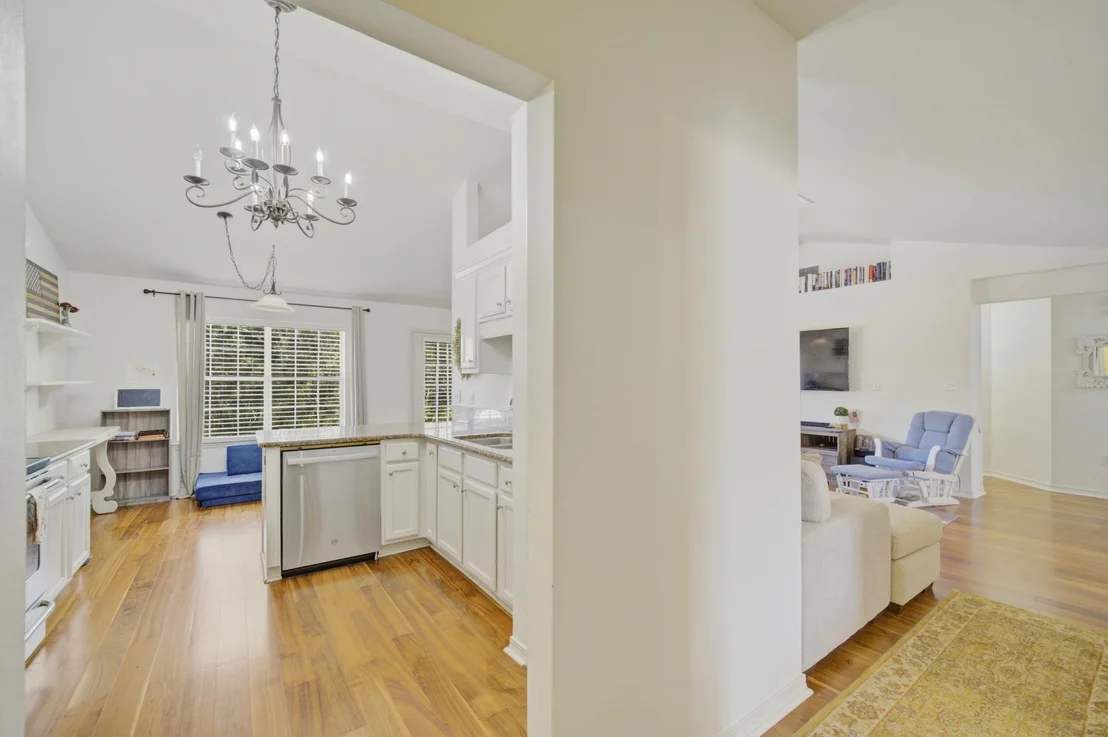 Photo of 346 Louise Circle