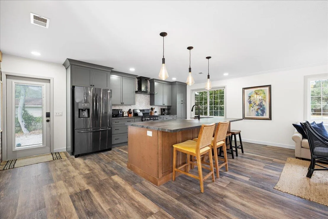 Photo of 809 Jupiter Street