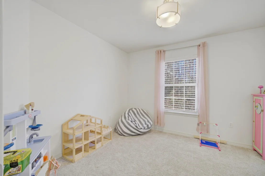 Photo of 346 Louise Circle