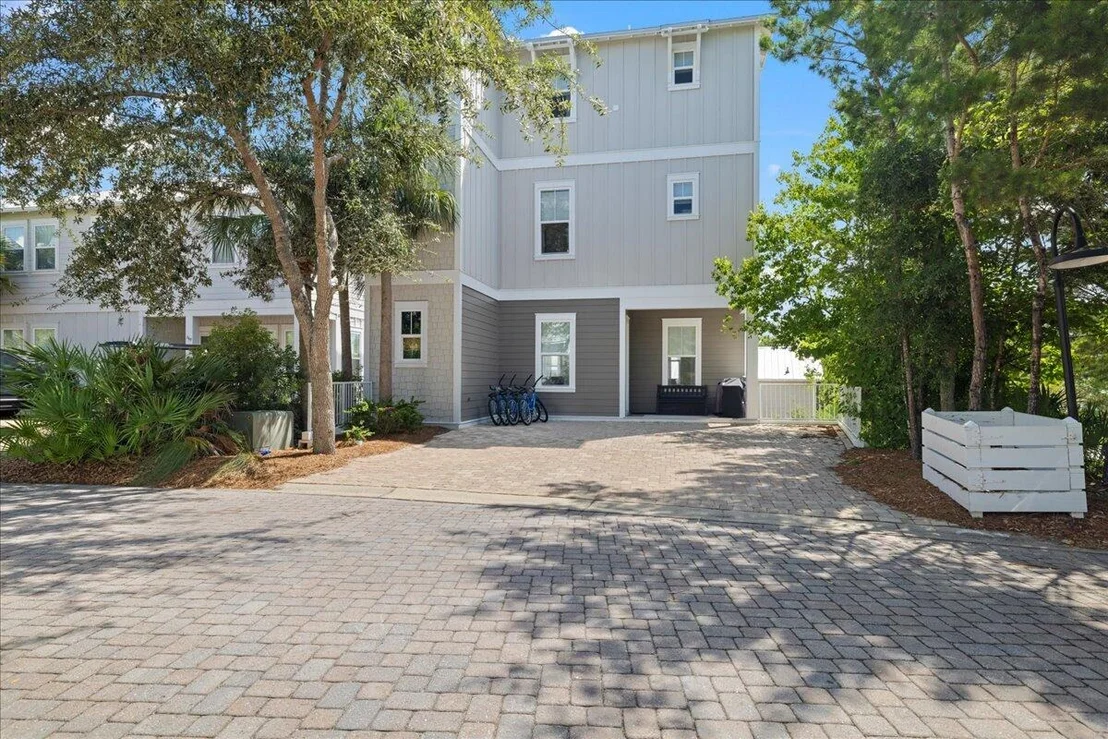 Photo of 275 Gulfview Circle