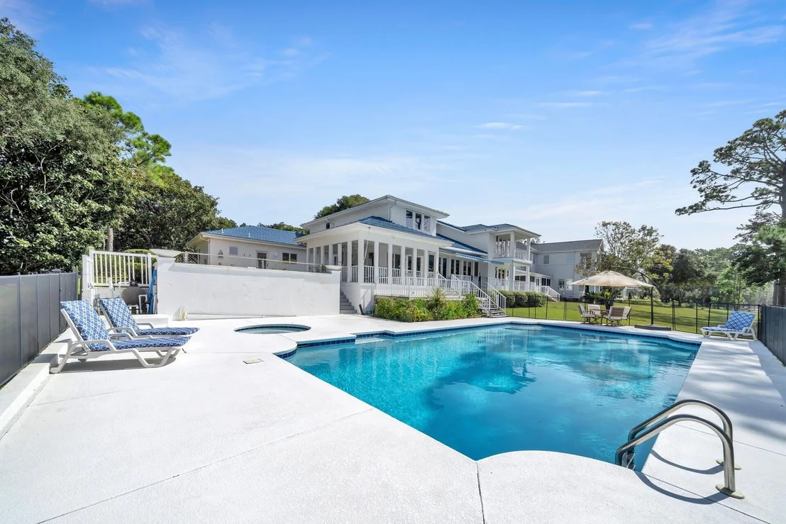 Photo of 458 Parish Boulevard