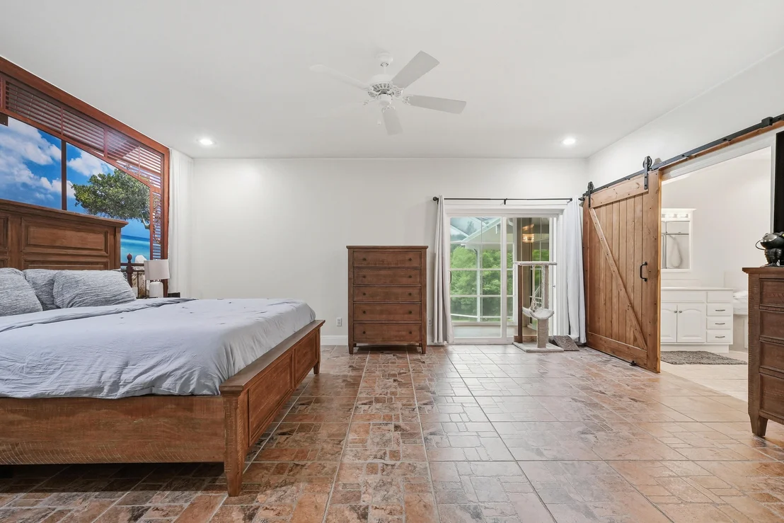 Photo of 4063 Lakeview Drive