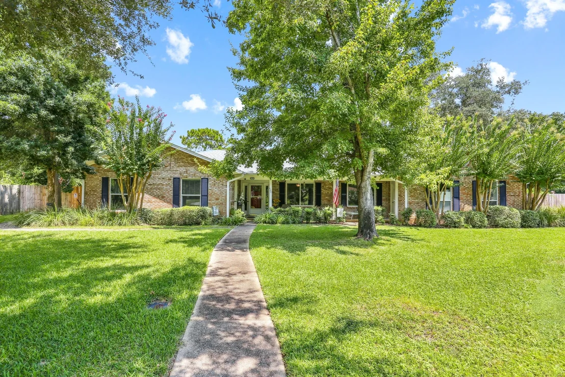Photo of 424 Dracena Way