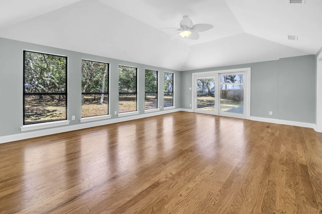 Photo of 845 N Lakeside Drive