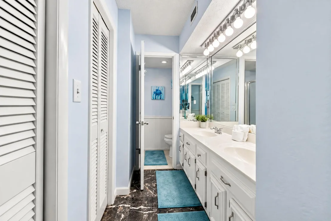 Photo of Unit UNIT33A at 373 Sunset Bay