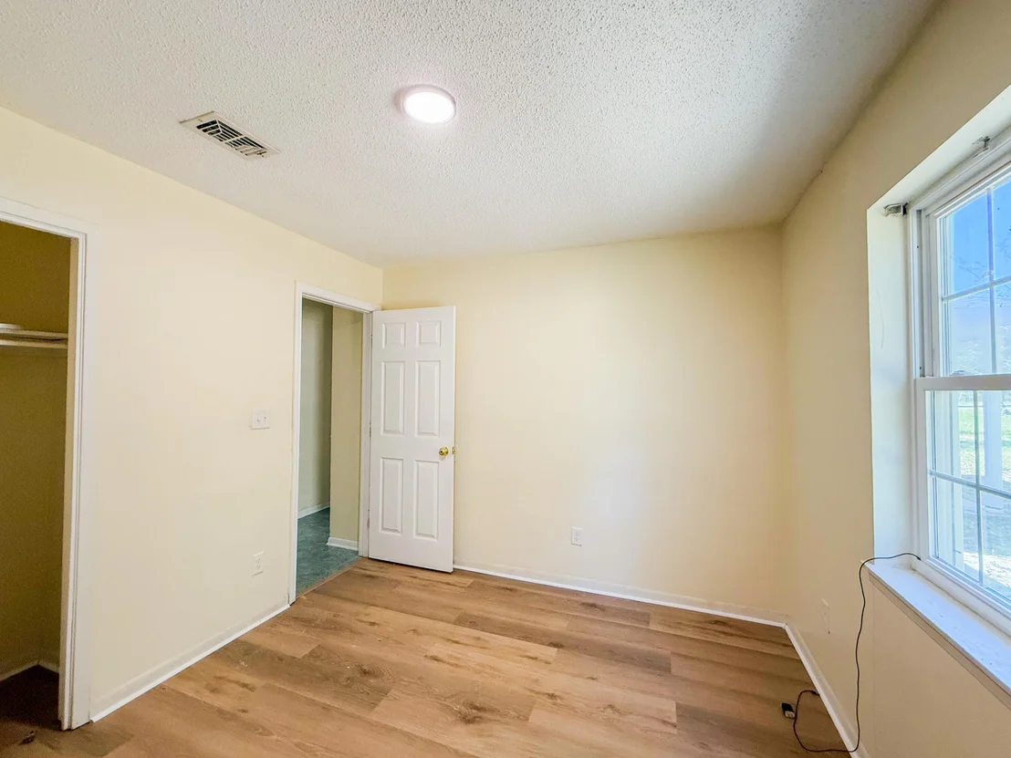 Photo of 5703 Old River Road