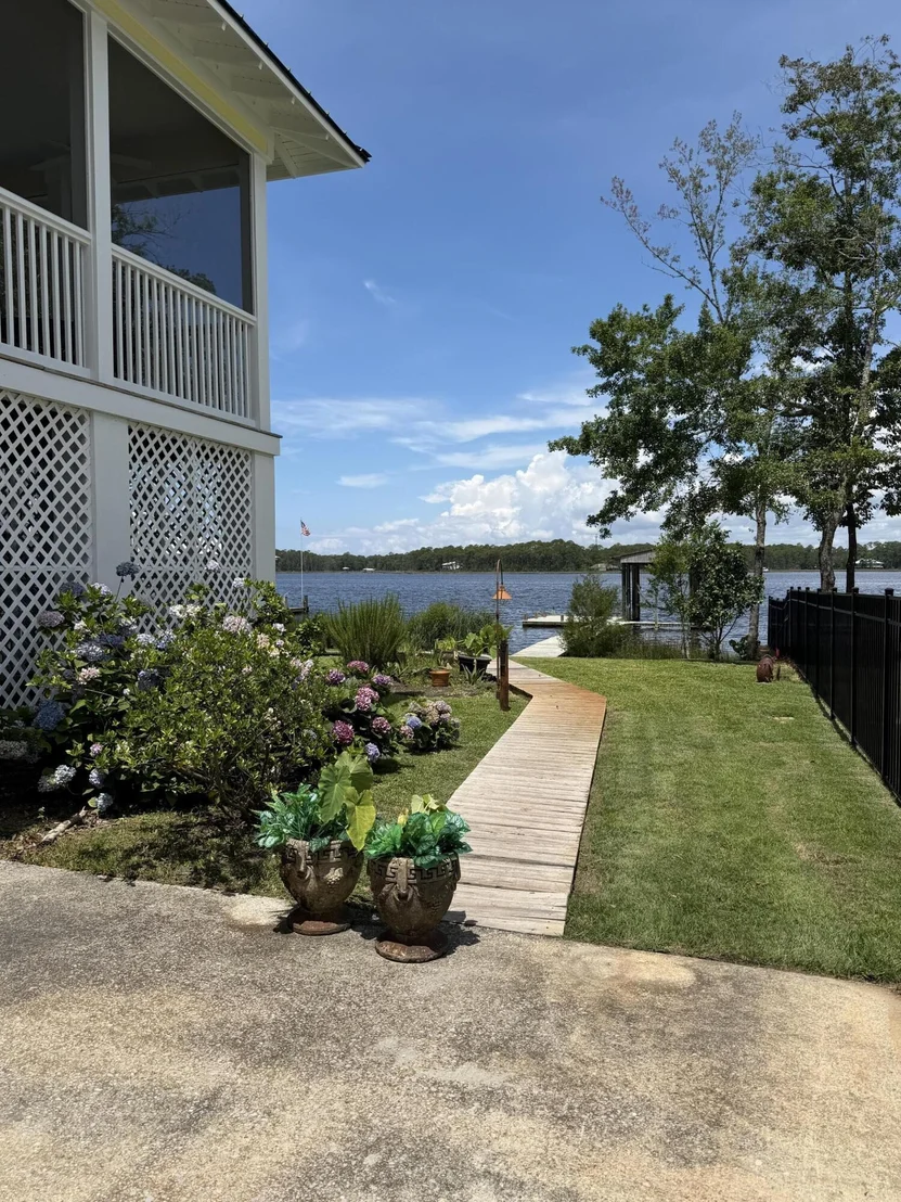Photo of 1422 Lagrange Road