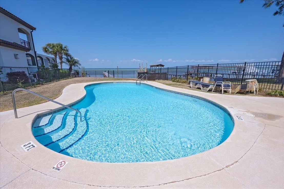 Photo of 627 Bayshore Drive
