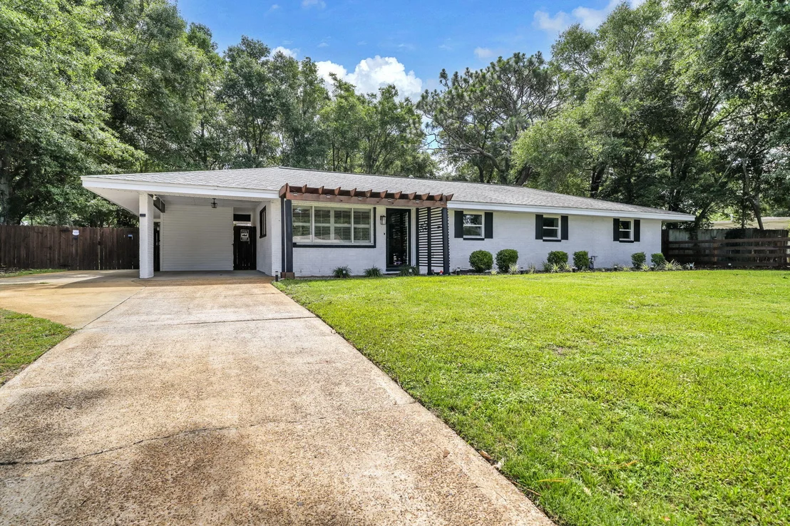 Photo of 59 NE Oregon Drive