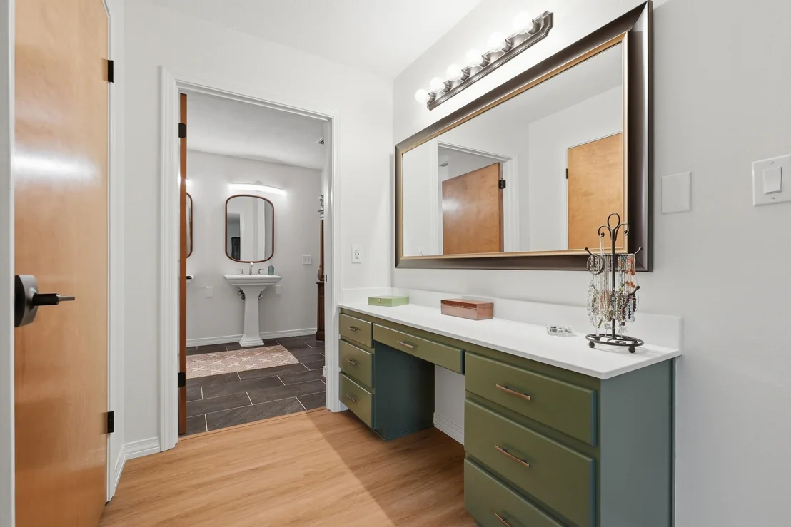 Photo of 5845 White Oak Drive