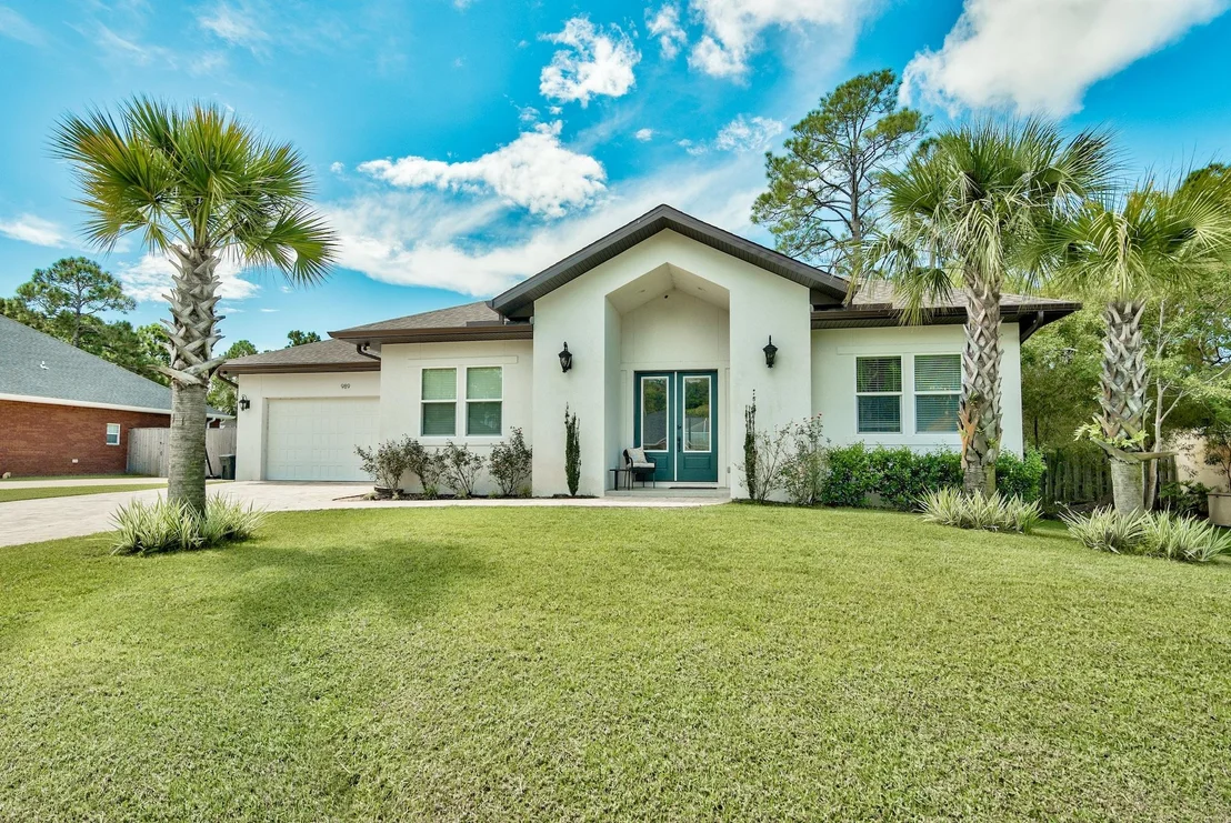 Photo of 989 Forest Shore Drive