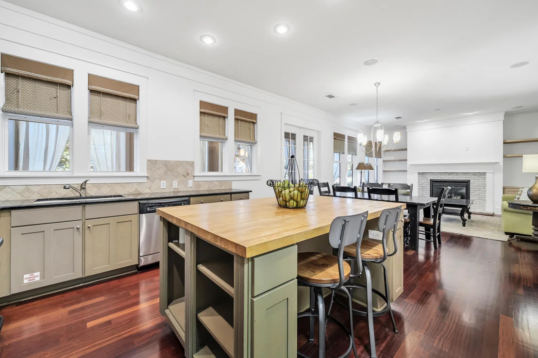 Photo of 1303 Laurel Way
