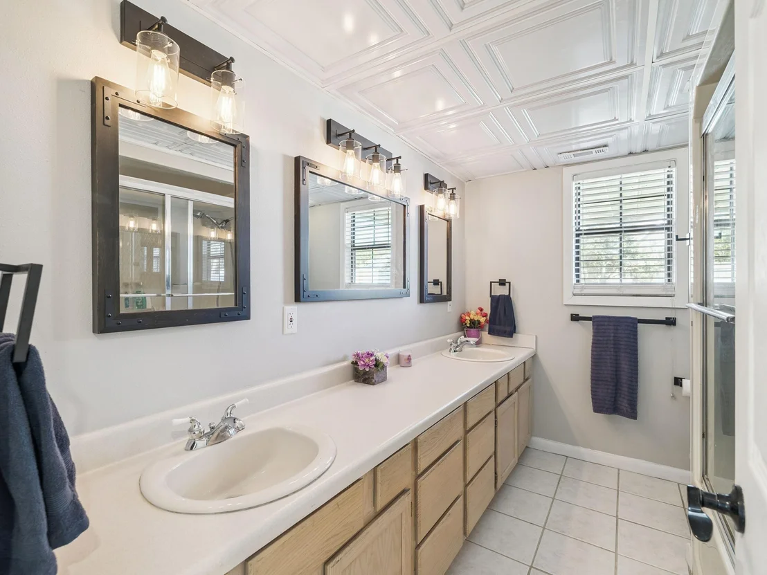 Photo of 165 Maple Street
