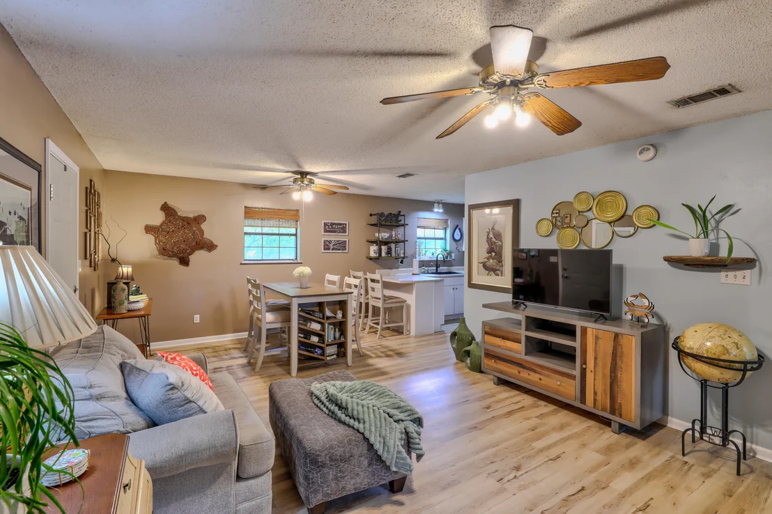 Photo of 11 W Bayou Forest Drive