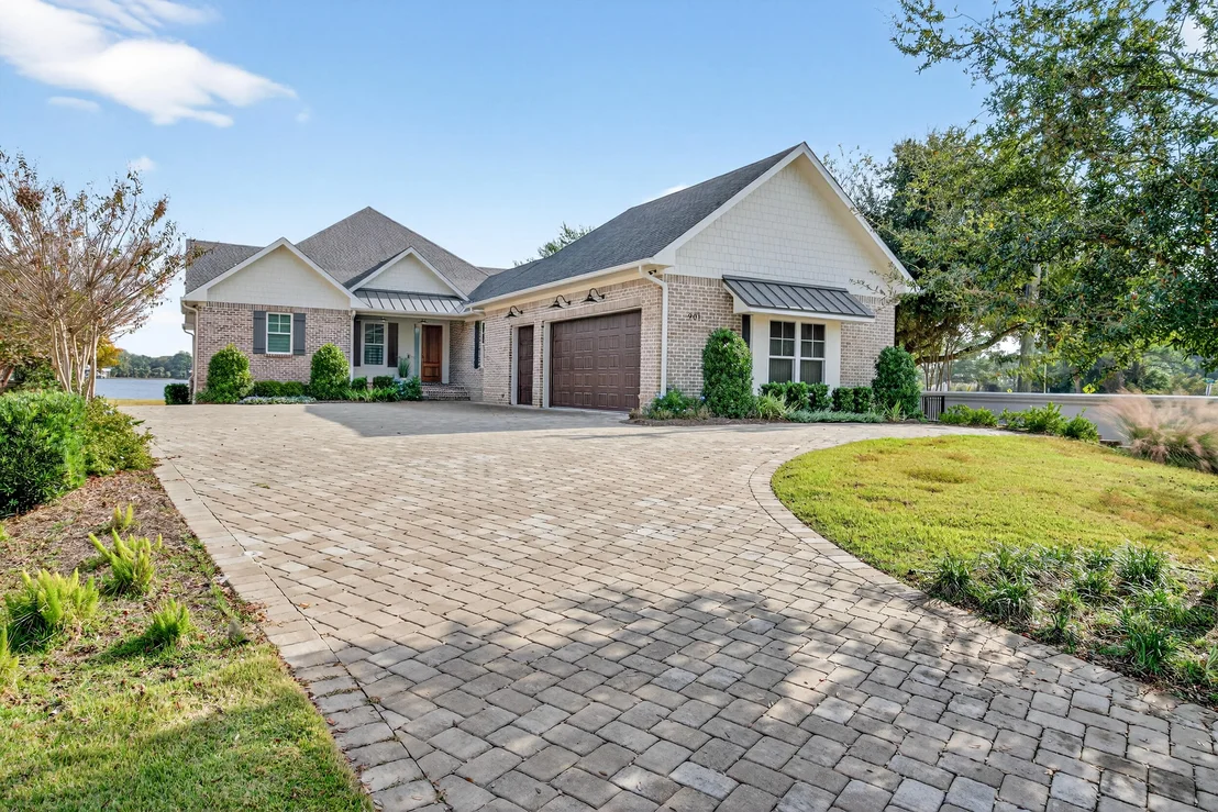 Photo of 901 Peacocks Point Drive