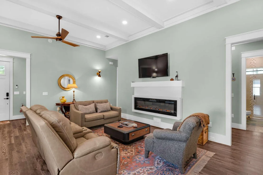 Photo of 117 Devlieg Avenue