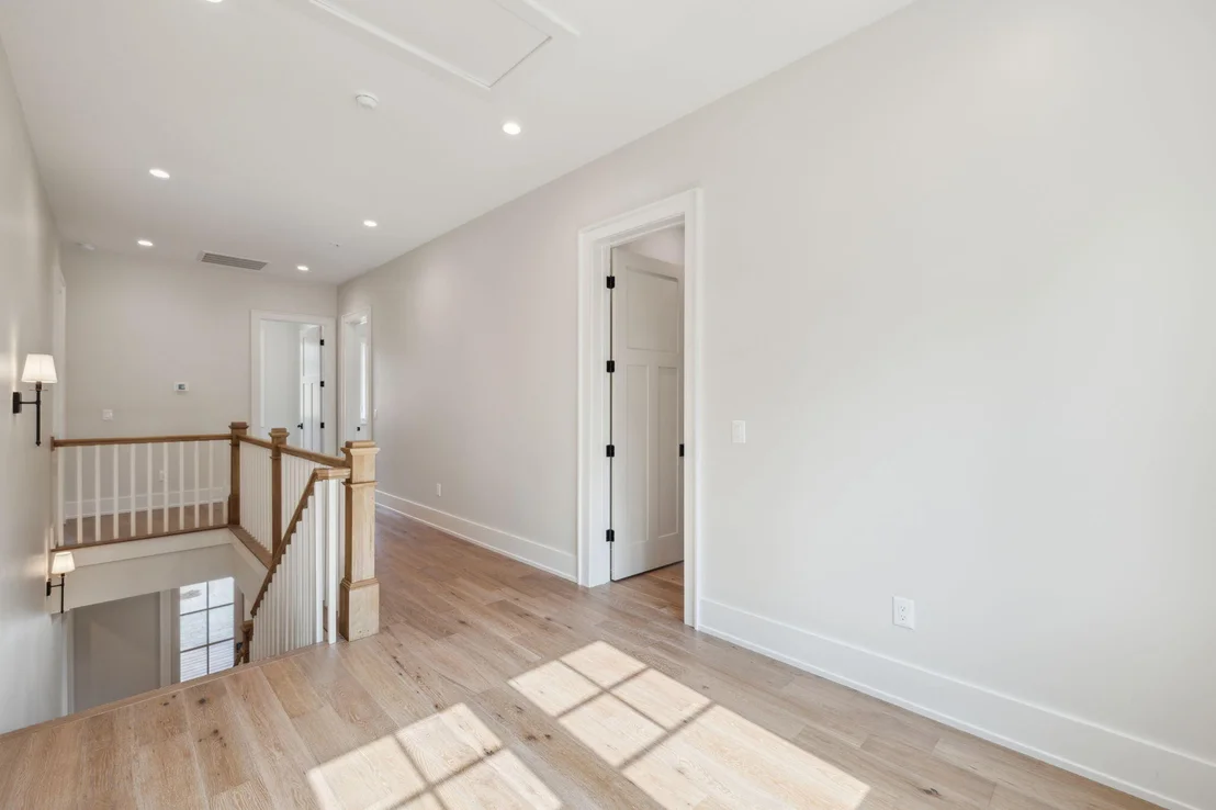Photo of 122 Glade Boulevard